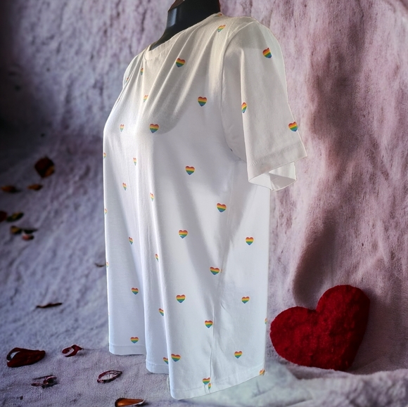 Denim & Flower Ricky Singh Love Wins Rainbow🌈 Heart T-Shirt - Picture 2 of 7